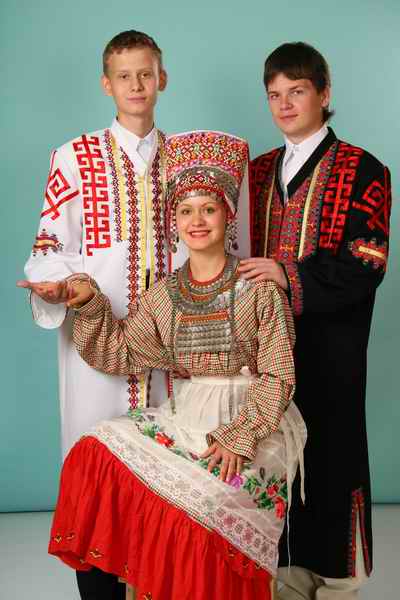 Чувашский национальный костюм: Низовые чуваши в обрядовом колпаке